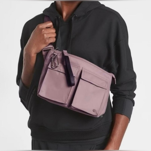 Athleta - Kinetic Crossbody - Anti-Theft Protection & RFID Card Slots Crossbody - Picture 1 of 12